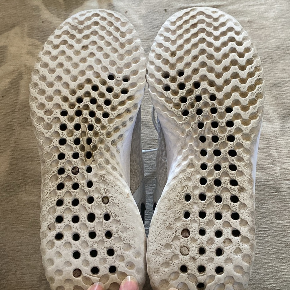 NIKE. Women’s tennis shoe. - Picture 7 of 7